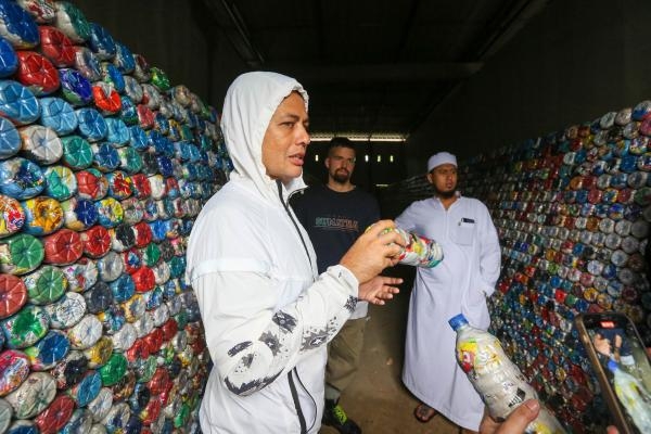 Dibangun dari Daur Ulang Sampah, Musa Rajekshah Sebut Recycling Village Jadi Magnet Wisatawan